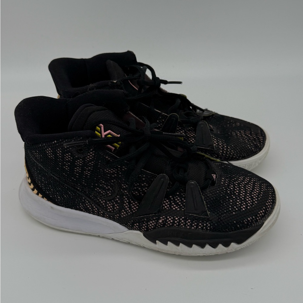 Kyrie 7 Black & Pink Kids Basketball Shoes size 4Y